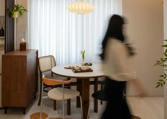 Villa Breeze In Namsan-서울역 공항철도 Ktx 2층단독사용 방2 침대3 소파베드1 업무공간 최대7인 남산뷰 명동 Séoul