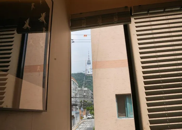 Breeze In Namsan-서울역 공항철도 Ktx 2층단독사용 방2 침대3 소파베드1 업무공간 최대7인 남산뷰 명동 *