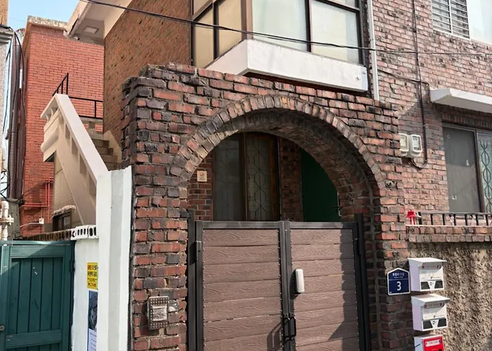 Breeze In Namsan-서울역 공항철도 Ktx 2층단독사용 방2 침대3 소파베드1 업무공간 최대7인 남산뷰 명동 * Séoul